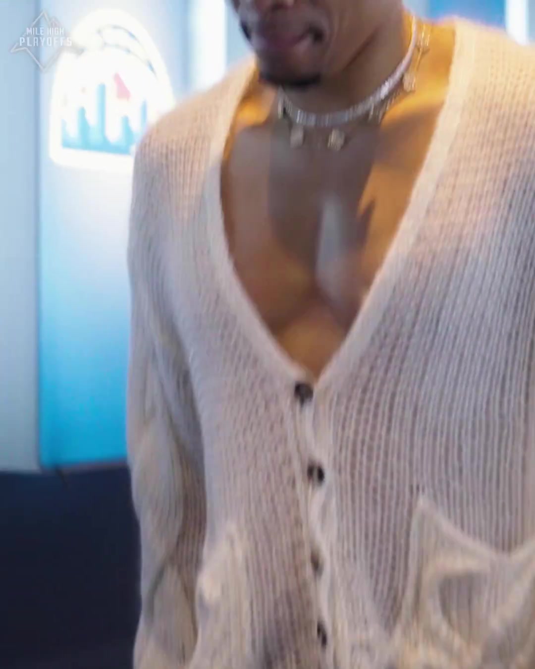 😍性感龟龟！威少入场穿搭：镂空针织 深V诱惑😚